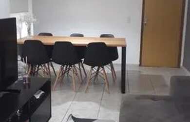 Imagem: O apartamento possui 2 Dormitórios, 1 Banheiro, 1 Vaga na garagem