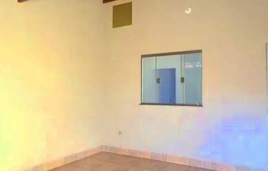 Imagem: A casa possui 2 Dormitórios, 1 Banheiro, 1 Vaga na garagem