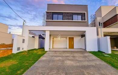 Imagem: A casa em condomínio possui 4 Dormitórios, 4 Banheiros, 4