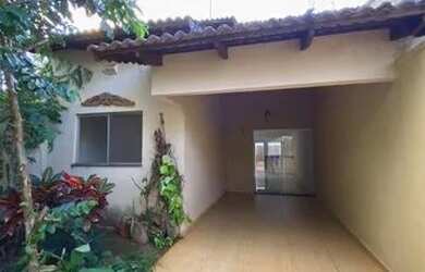 Imagem: A casa possui 3 Dormitórios, 2 Banheiros, 100m² de Área e