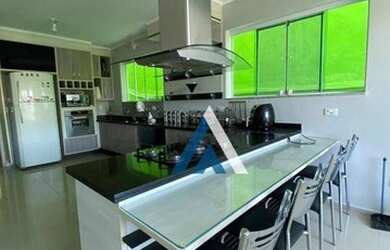 Imagem: A casa possui 3 Dormitórios, 4 Banheiros, 5 Vagas na garagem