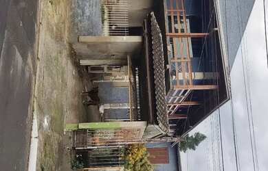 Imagem: A casa e possui 5 Dormitórios, Suítes, Banheiros, 4 Vagas