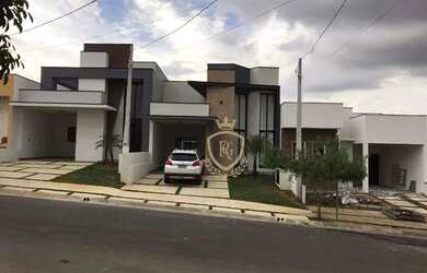 Imagem: A casa em condomínio à venda possui 3 Dormitórios, 2 Banheiros