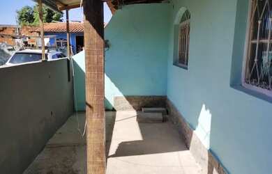 Imagem: A casa possui 2 Dormitórios, 1 Banheiro, 1 Vaga na garagem