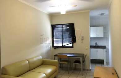 Imagem: O apartamento possui 1 Dormitório, 1 Banheiro, 1 Vaga na garagem