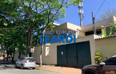 Imagem: O depósito possui 5 Vagas na garagem, 1.100m² de Área e