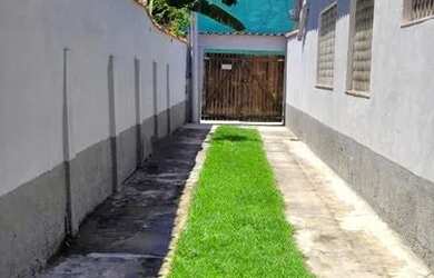 Imagem: A casa possui 3 Dormitórios, 1 Banheiro, 1 Vaga na garagem