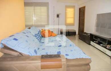 Imagem: A casa possui 4 Dormitórios, 2 Banheiros, 2 Vagas na garagem