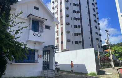 Imagem: A casa possui 5 Dormitórios, 5 Banheiros, 5 Vagas na garagem