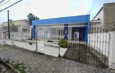 Imagem: A casa possui 3 Dormitórios, 3 Banheiros, 198m² de Área e