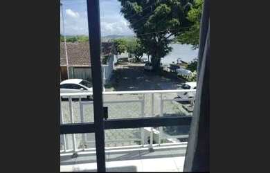 Imagem: A casa possui 3 Dormitórios, 2 Banheiros, 1 Vaga na garagem