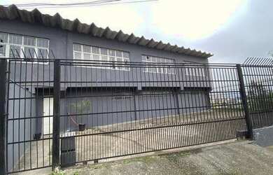 Imagem: O depósito possui 2 Vagas na garagem, 600m² de Área e está