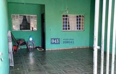 Imagem: A casa possui 2 Dormitórios, 1 Banheiro, 2 Vagas na garagem