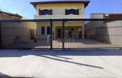 Imagem: A casa possui 5 Dormitórios, 3 Banheiros, 4 Vagas na garagem