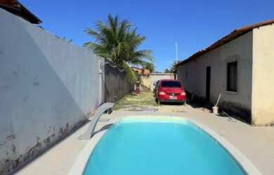 Imagem: A casa possui 4 Dormitórios, 5 Banheiros, 4 Vagas na garagem