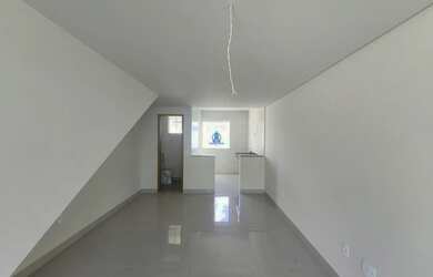 Imagem: A casa possui 2 Dormitórios, 3 Banheiros, 1 Vaga na garagem