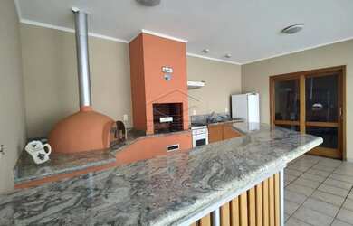 Imagem: A casa possui 2 Dormitórios, 1 Banheiro, 2 Vagas na garagem