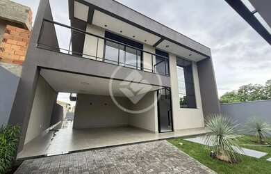 Imagem: A casa possui 3 Dormitórios, 2 Banheiros, 2 Vagas na garagem