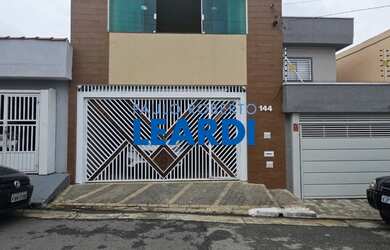 Imagem: A casa possui 3 Dormitórios, 3 Banheiros, 2 Vagas na garagem