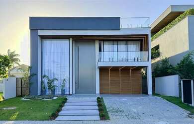 Imagem: A casa em condomínio possui 4 Dormitórios, 5 Banheiros, 4