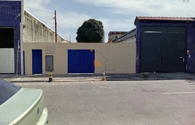 Imagem: O depósito possui 4 Vagas na garagem, 267m² de Área e está