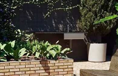 Imagem: O apartamento possui 3 Dormitórios, 1 Banheiro, 1 Vaga na garagem