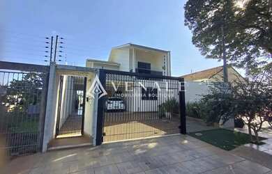 Imagem: A casa possui 4 Dormitórios, 3 Banheiros, 229m² de Área e