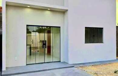 Imagem: A casa possui 2 Dormitórios, 1 Banheiro, 2 Vagas na garagem