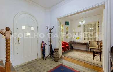 Imagem: O depósito possui 4 Vagas na garagem, 160m² de Área e está