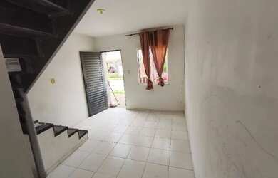 Imagem: A casa possui 2 Dormitórios, 1 Banheiro e está localizado