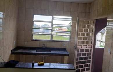 Imagem: A casa possui 1 Dormitório, 1 Banheiro, 1 Vaga na garagem