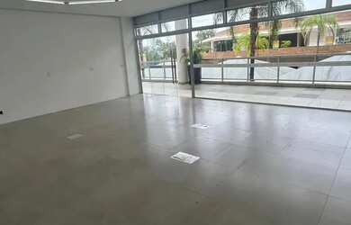 Imagem: O depósito possui 1 Vaga na garagem e 60m² de Área e está