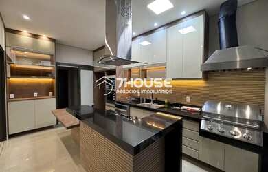 Imagem: A casa em condomínio possui 3 Dormitórios, 4 Banheiros, 4