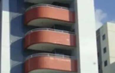 Imagem: O apartamento possui 3 Dormitórios, 1 Banheiro, 1 Vaga na garagem