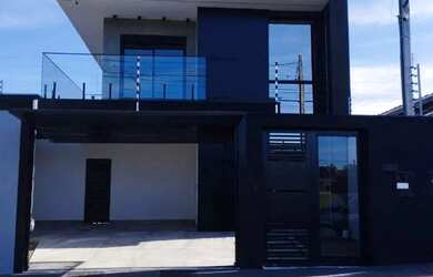 Imagem: A casa possui 3 Dormitórios, 3 Banheiros, 239m² de Área