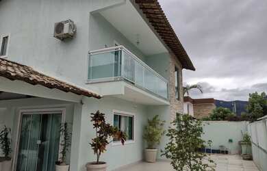 Imagem: A casa em condomínio possui 4 Dormitórios, 4 Banheiros, 4