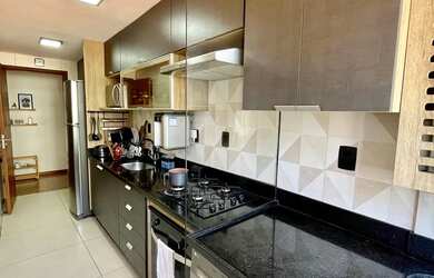 Imagem: O apartamento possui 2 Dormitórios, 2 Banheiros, 1 Vaga na