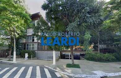 Imagem: O depósito possui 3 Vagas na garagem, 143m² de Área e está