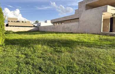 Imagem: O terreno possui 400m² de Área e está localizado em Loteamento