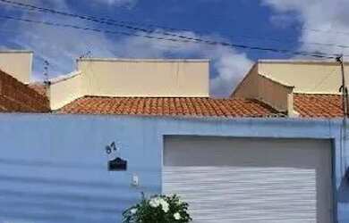 Imagem: A casa possui 2 Dormitórios, 1 Banheiro, 1 Vaga na garagem