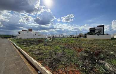 Imagem: O terreno possui 300m² de Área e está localizado em Jardim
