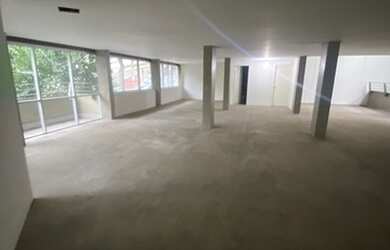 Imagem: O depósito possui 1 Vaga na garagem e está localizado em Lourdes