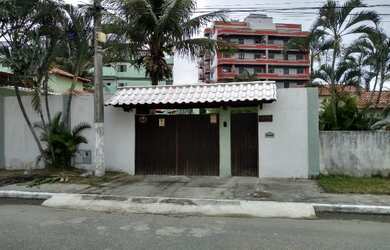 Imagem: A casa possui 4 Dormitórios, 4 Vagas na garagem, Churrasqueira