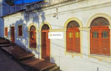 Imagem: A casa possui 5 Dormitórios, 3 Banheiros, 400m² de Área e