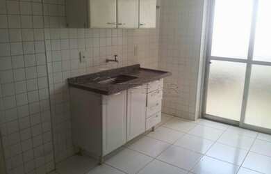 Imagem: O apartamento possui 1 Dormitório, 1 Banheiro, 1 Vaga na garagem