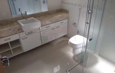 Imagem: A casa possui 5 Dormitórios, 5 Banheiros, 2 Vagas na garagem