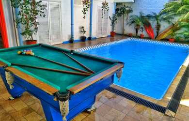 Imagem: A casa possui 4 Dormitórios e 3 Vagas na garagem e está localizado