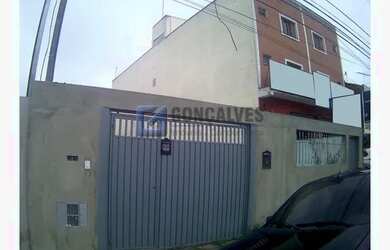 Imagem: A casa possui 2 Banheiros, 4 Vagas na garagem, 450m² de Área