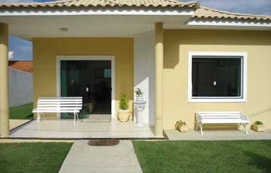 Imagem: A casa possui 3 Dormitórios, 1 Banheiro, 3 Vagas na garagem