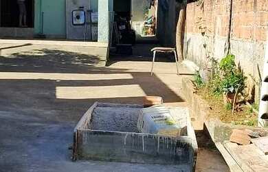 Imagem: A casa possui 3 Dormitórios, 2 Banheiros e está localizado